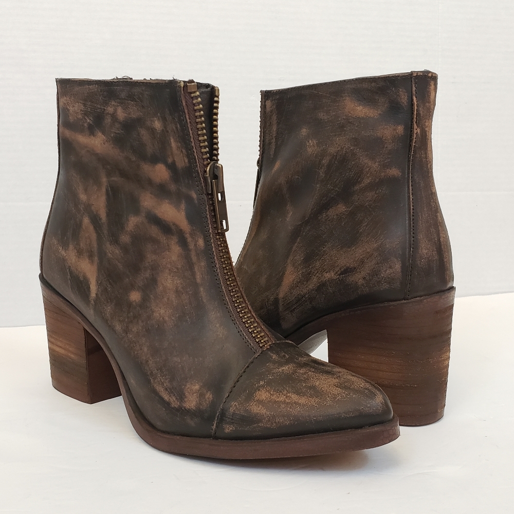 Freebird by Steven Claire Brown Zipper Booties comes with original box